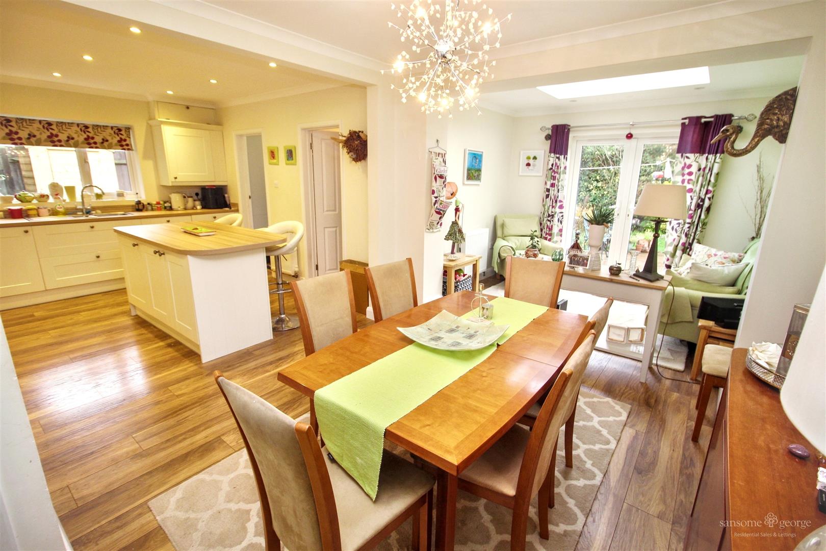 2 bed property in Reading Road, Reading